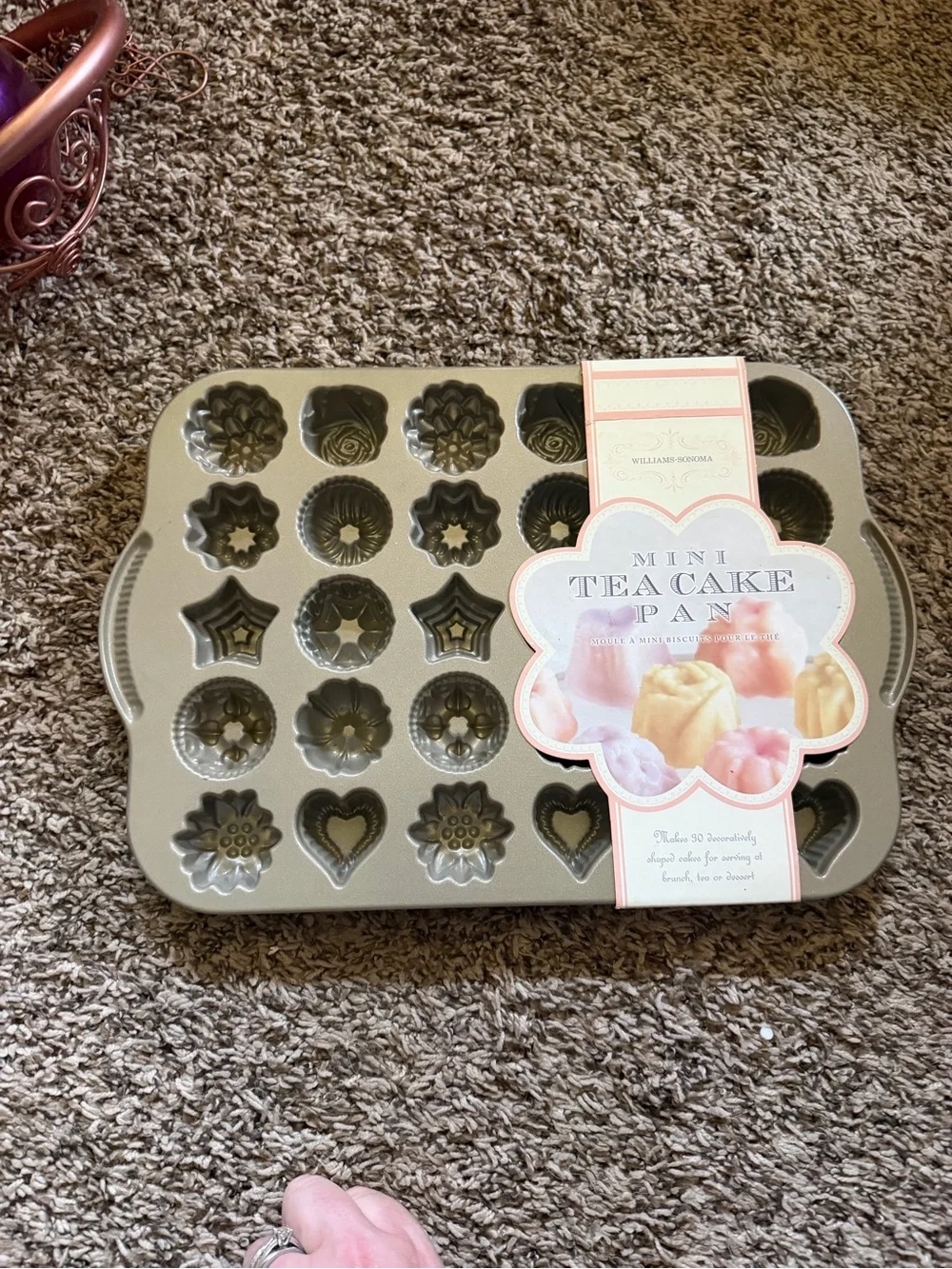 Williams Sonoma Metallic Gold Mini Tea Cake Pan with 24 Decorative Molds